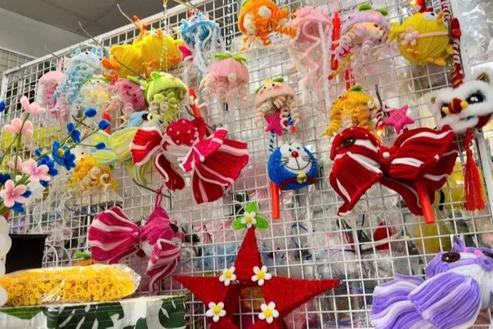 Biến kẽm nhung phế liệu thành đèn Trung Thu rực rỡ
